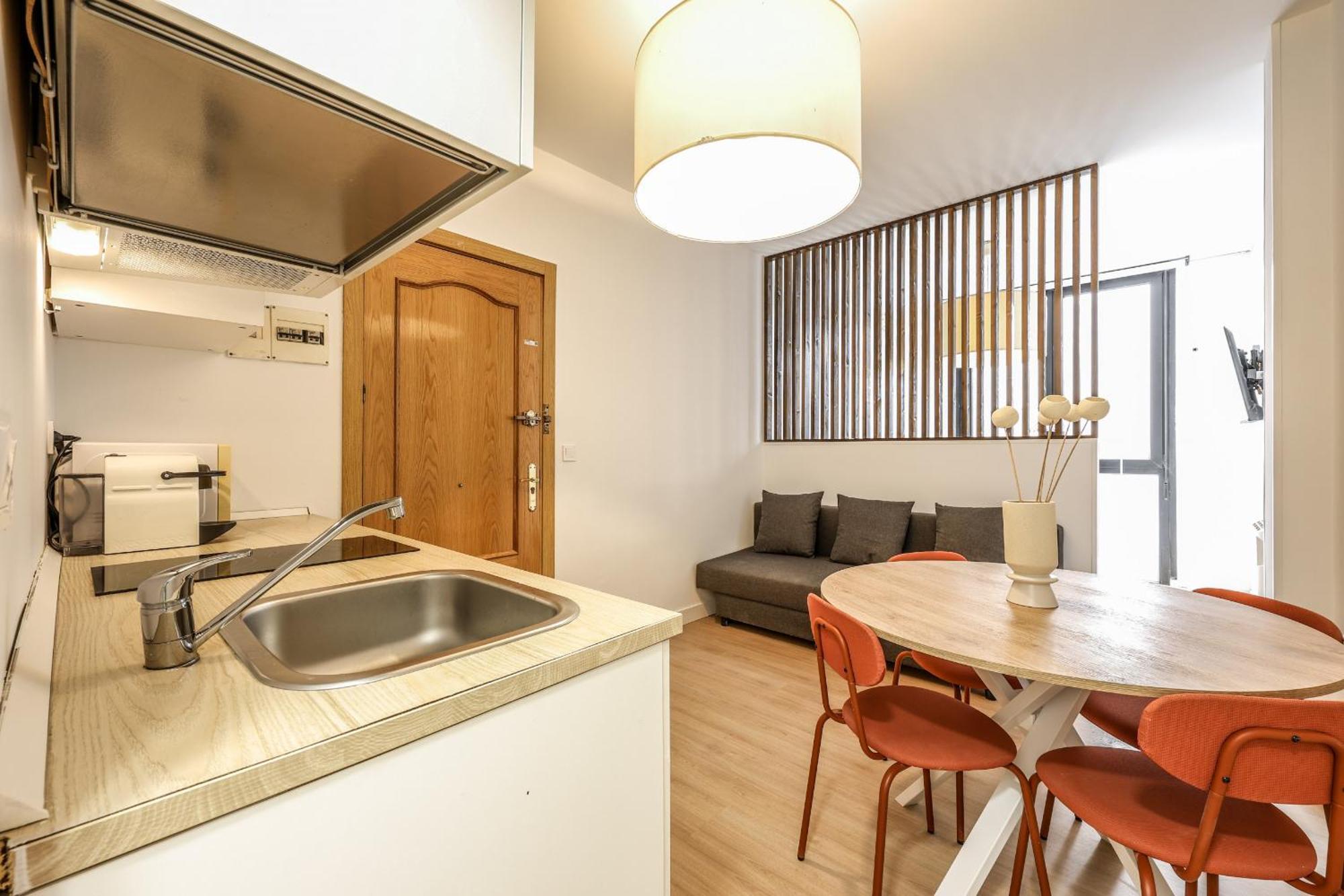 Pequeno Apartamento Reformado En Tirso De Molina Alquiler Temporal Madrid Dış mekan fotoğraf